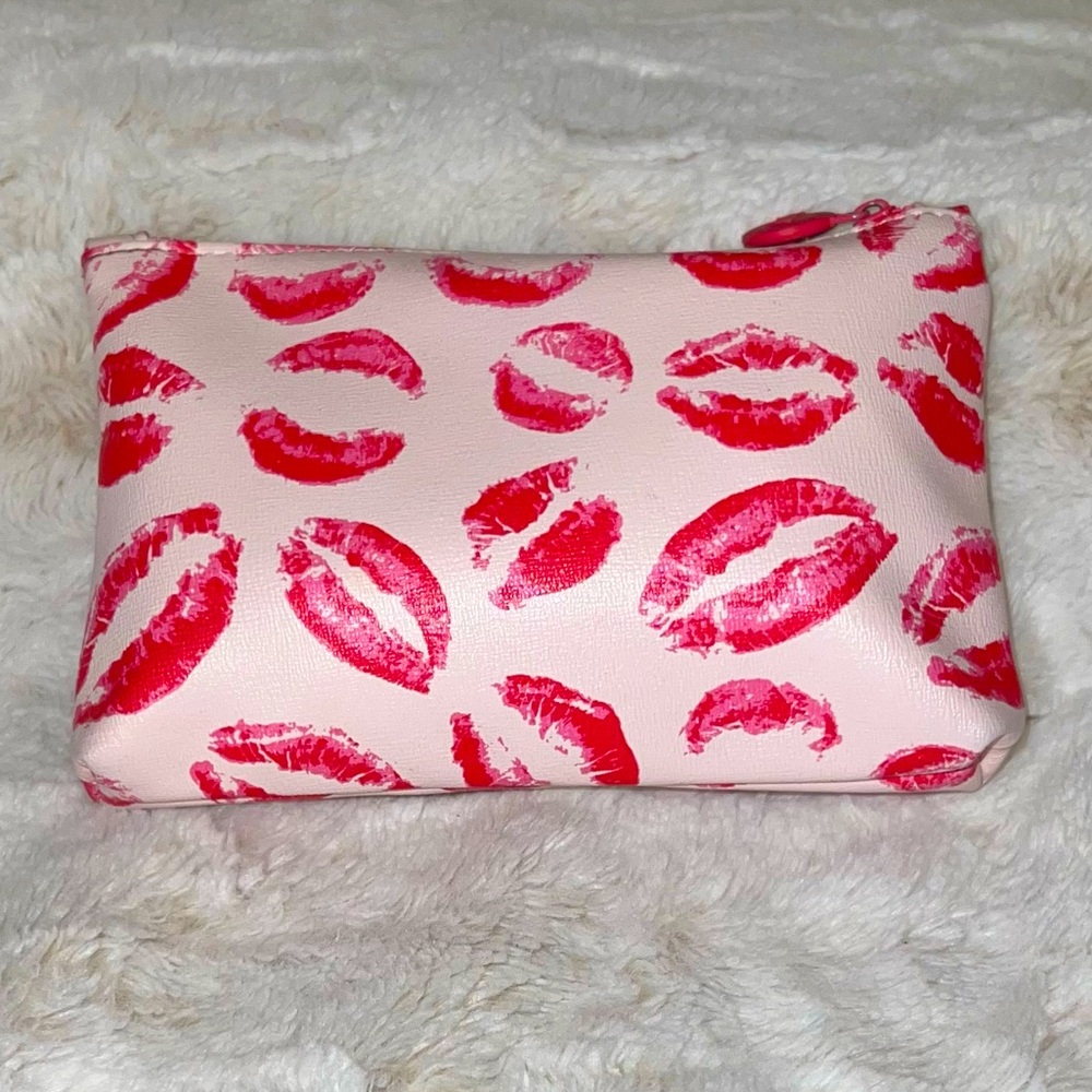 💋Ipsy Kisses Cosmetic Makeup Bag